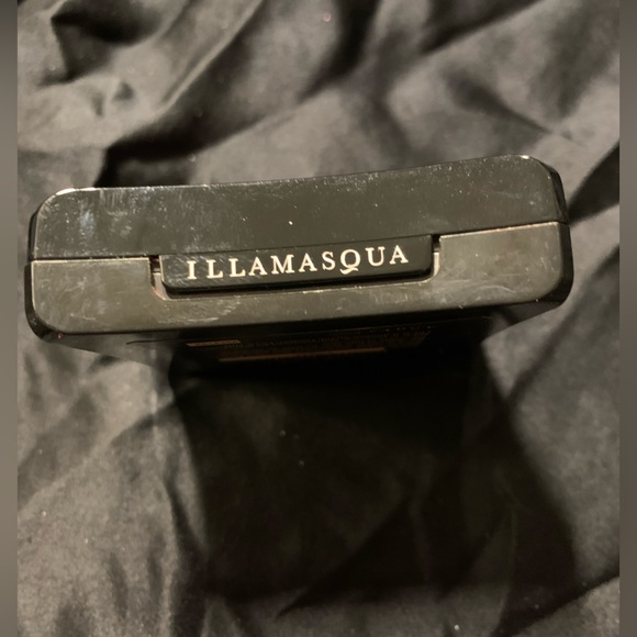 Illamasqua Powder Blusher “Tweak” Swatched & Sanitized - Picture 6 of 6